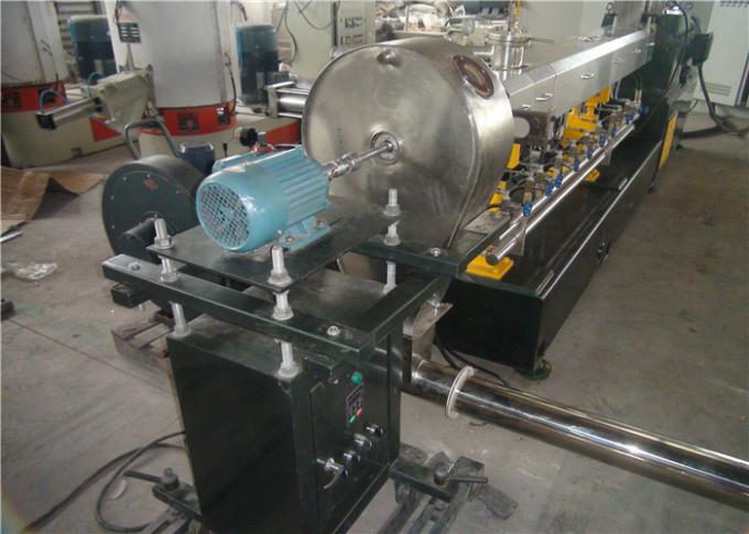 뜨거운 절단 두 배 나사 WPC 압출기 기계 400-500kg/H 수용량 긴 경간 생활